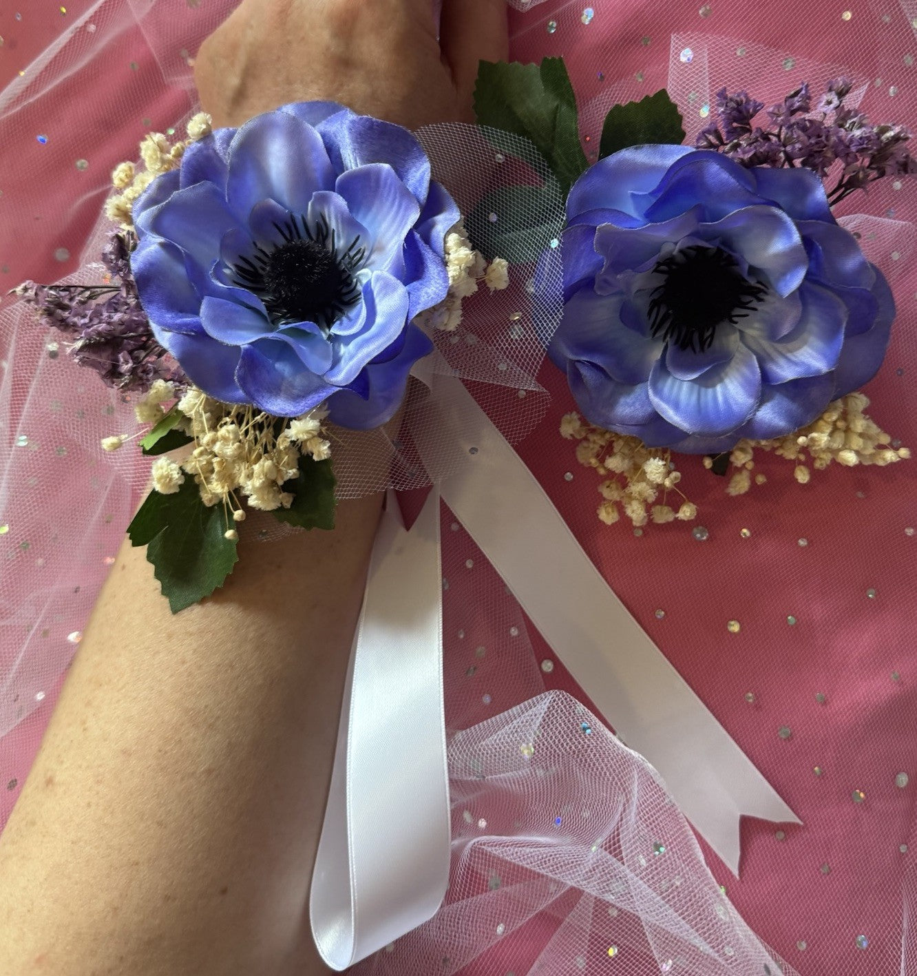 Set Of 2 Wrist Corsage And Boutonnière For Bride And Groom Bridesmaids Groomsmen
