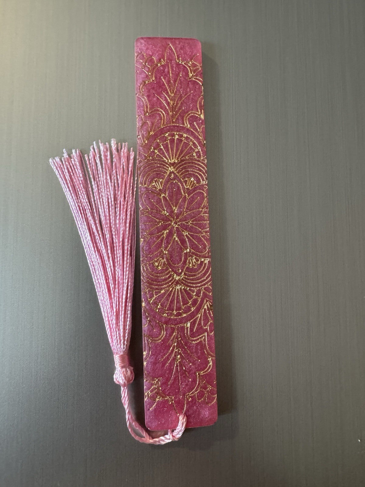 Bookmarks Pink Background And Gold Embossed Stripe