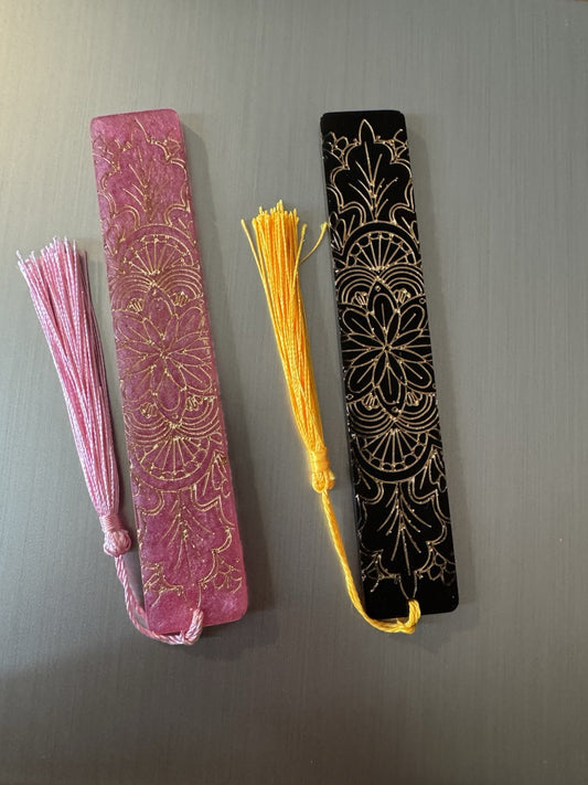 Bookmarks Set Of 2 Black  And Pink Background  Gold Embossed Stripe